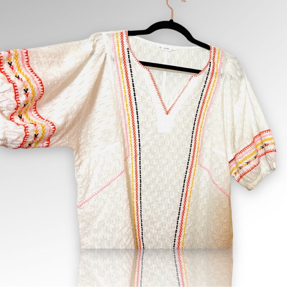 ACOS&A White V-Neck Embroidered Pattern Top - Picture 2 of 3